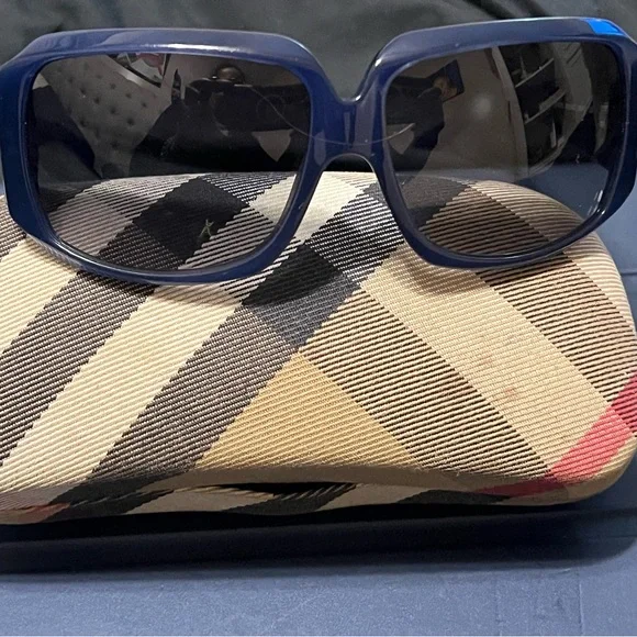 Authentic Navy Blue  Burberry Sunglasses OS Burberry 4426 Sunglasses main image 2